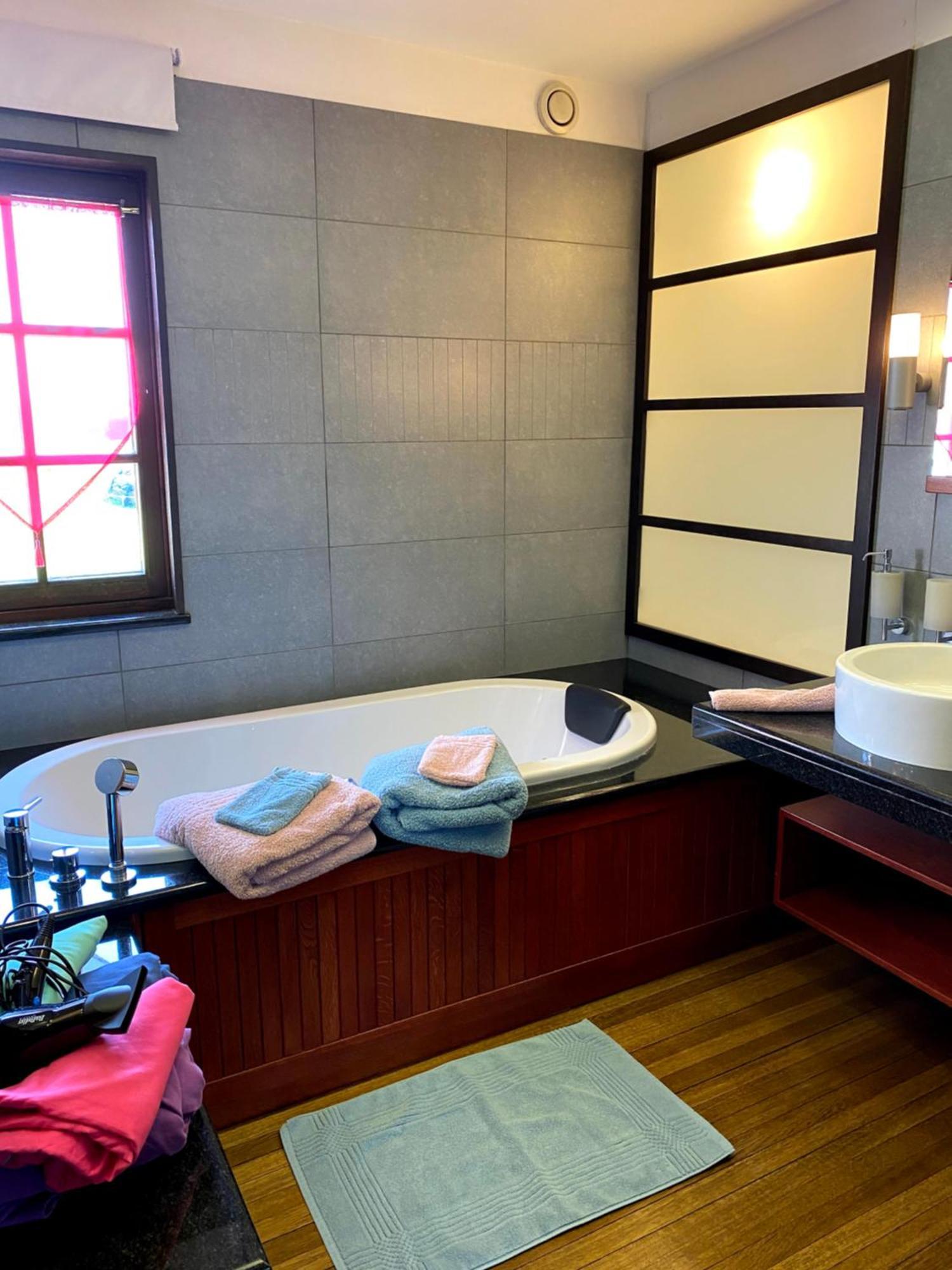 Le Chateau De Frankie Spas-Saunas Grand-Reng Екстер'єр фото